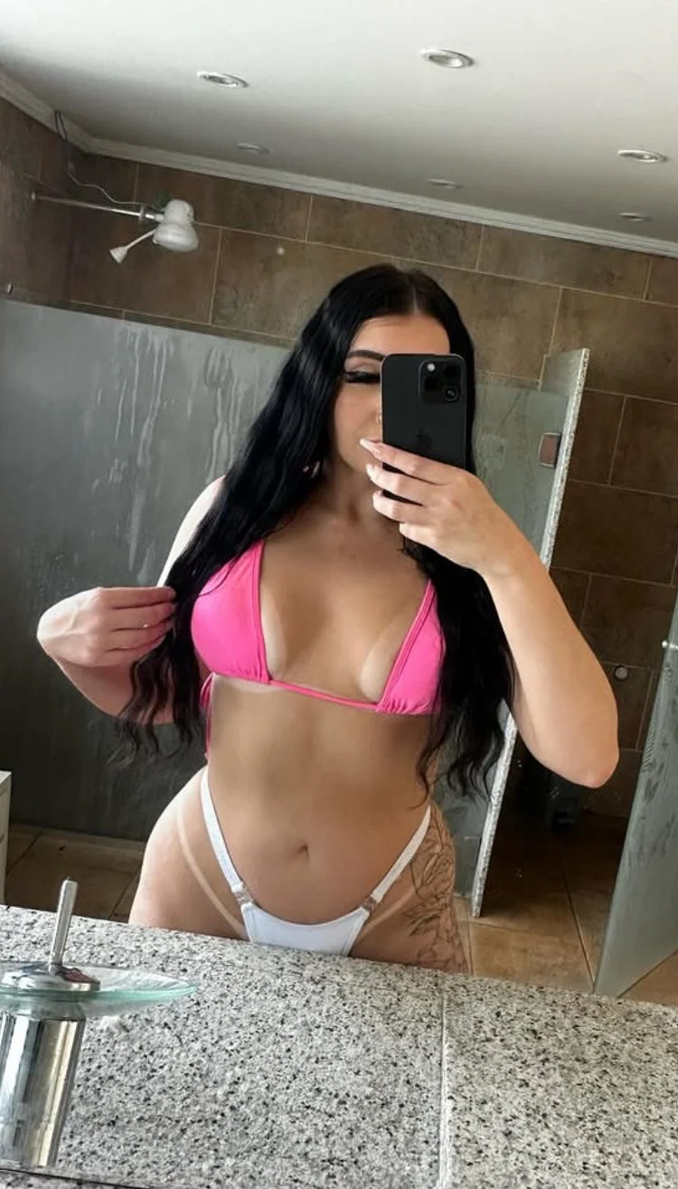 Gabi exibindo rabão image 2
