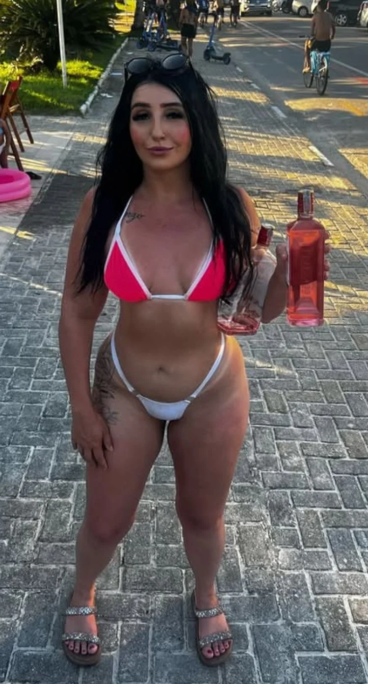 Gabi exibindo rabão image 3