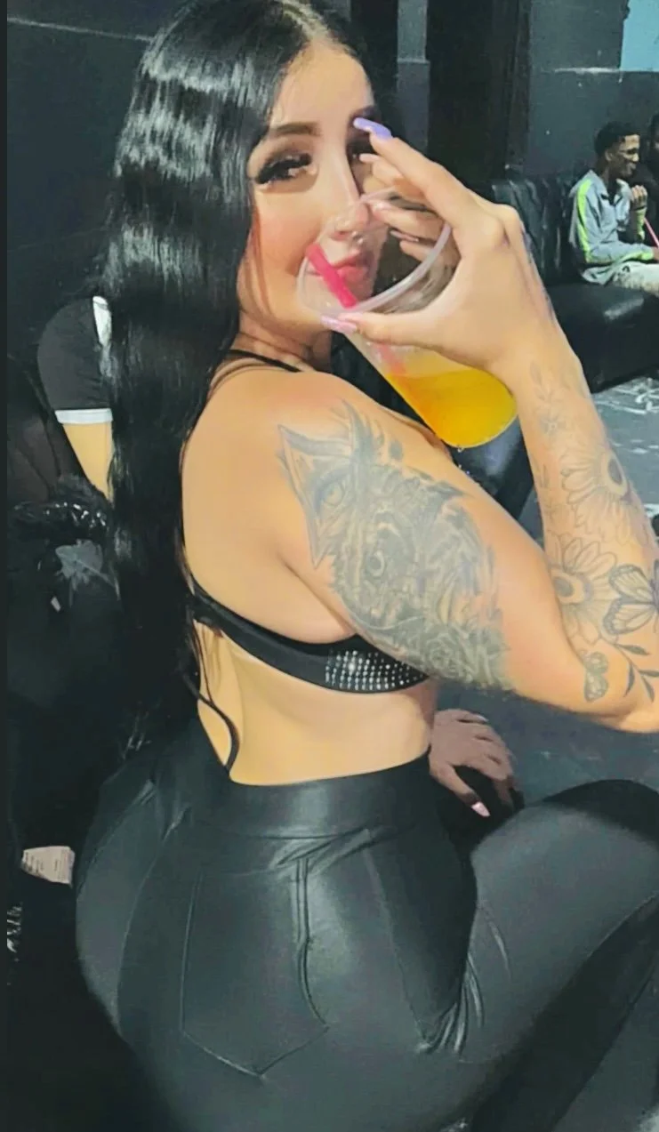 Gabi exibindo rabão image 5