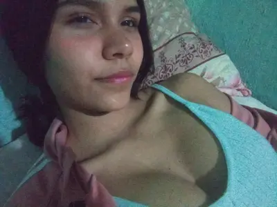 Morena flaca con ricas tetas cover image