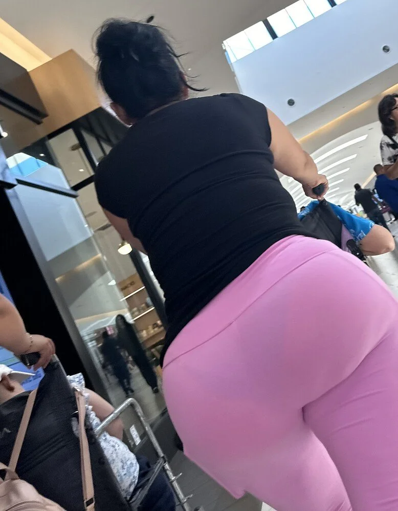 Big Booty Mexican Vpl In The Mall main image