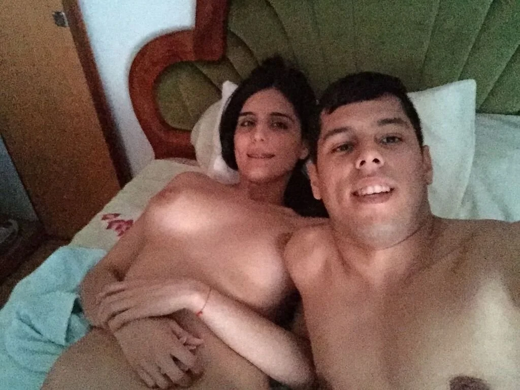 Novinha gostosa pelada buceta image 9
