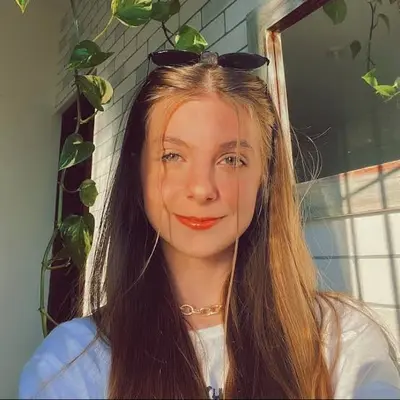 Tais Linhares - Novinha Crente Do TikTok cover image