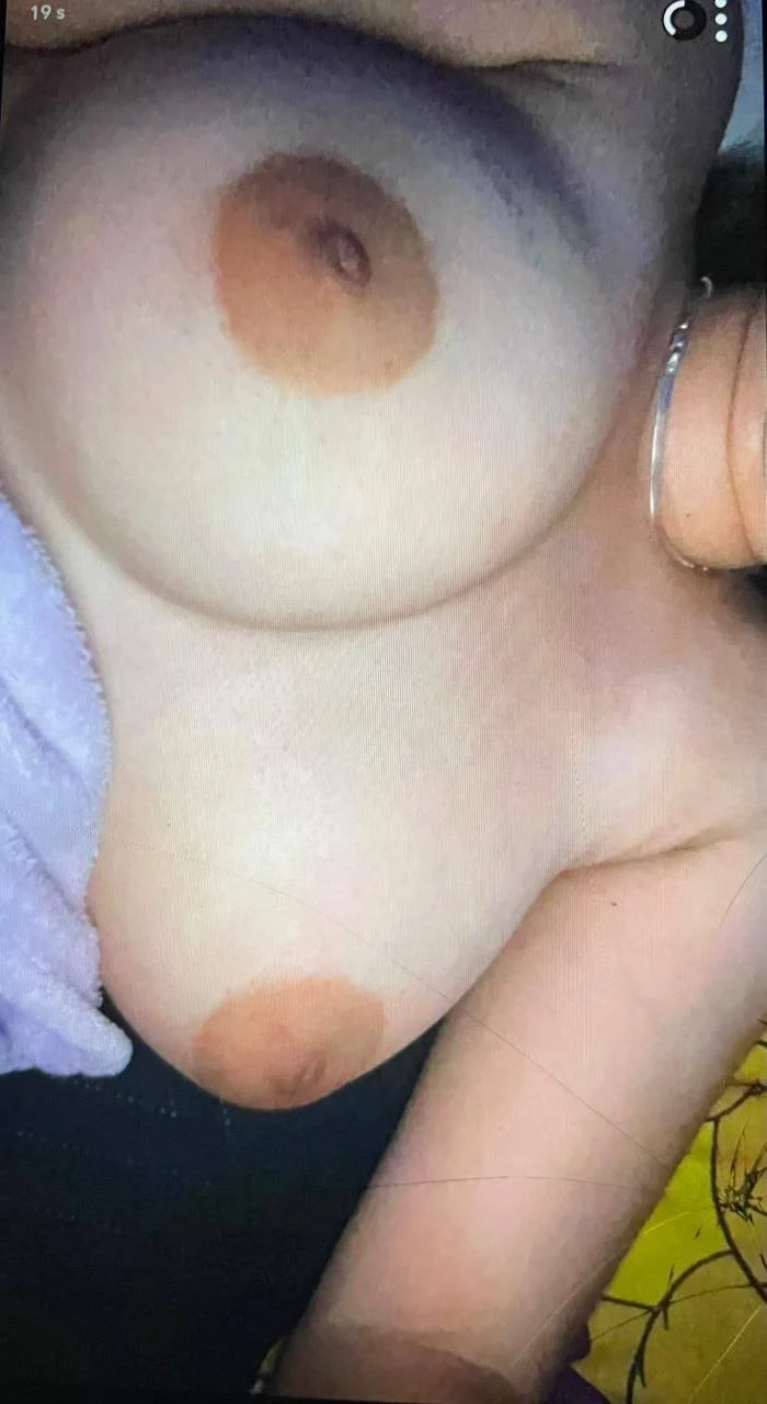 Briseidy con sus chichotas image 1