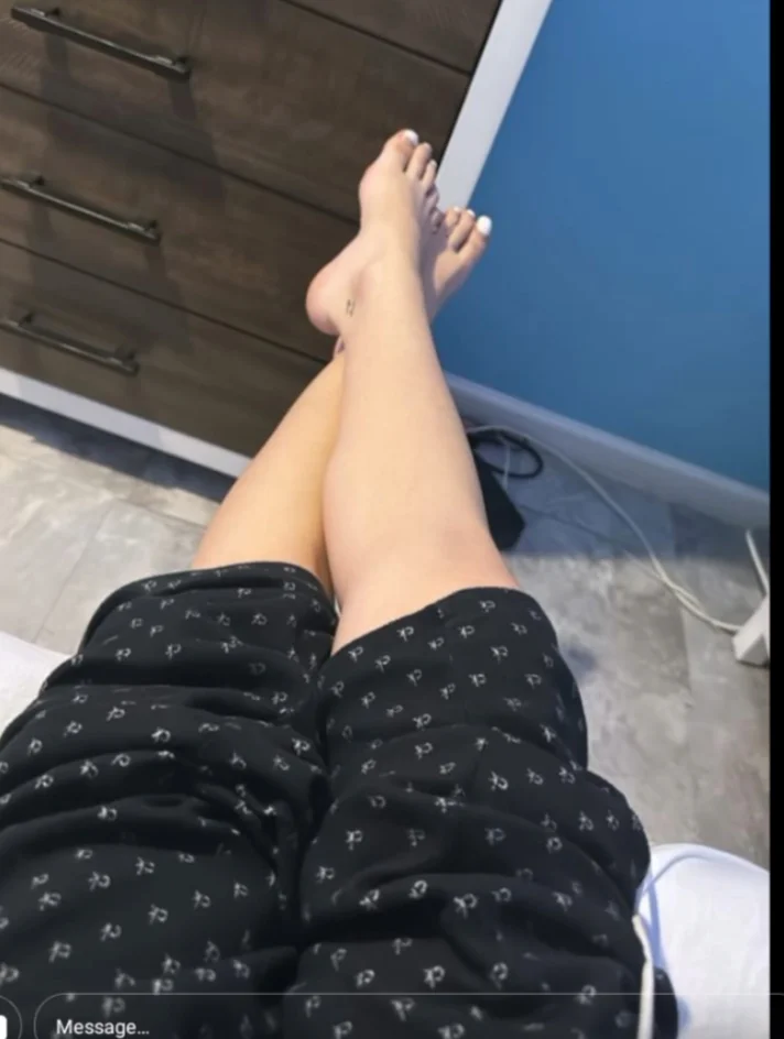 Foot slut exposed image 10