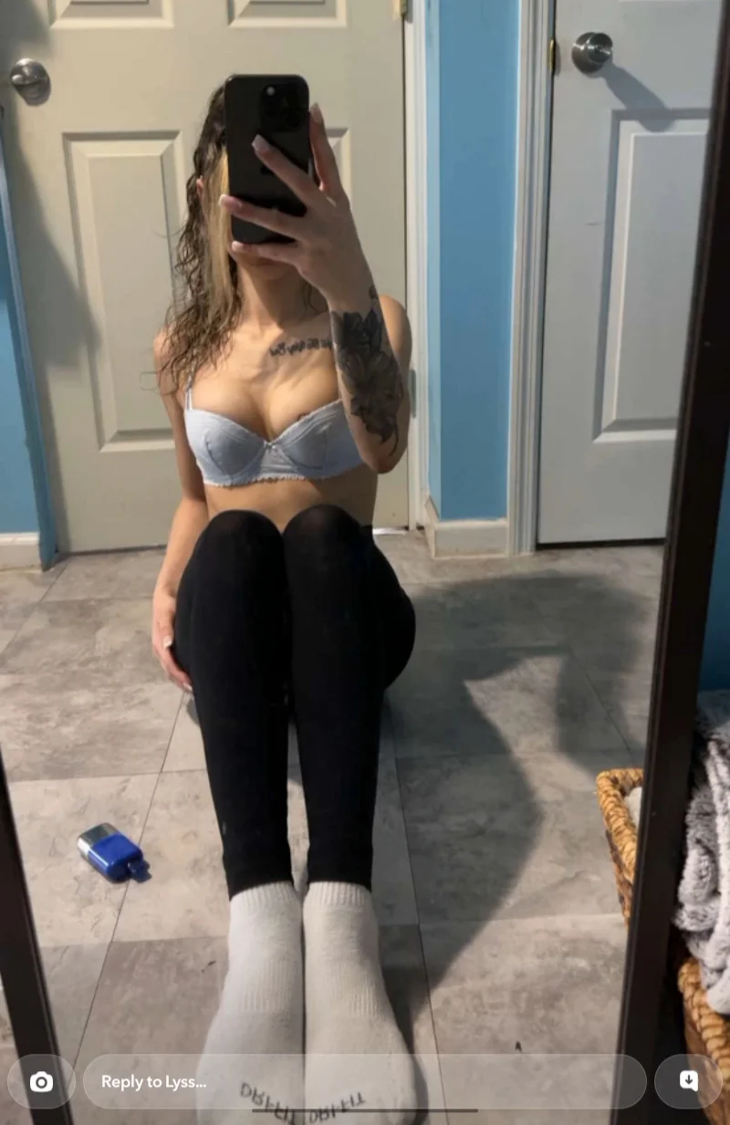 Foot slut exposed image 11