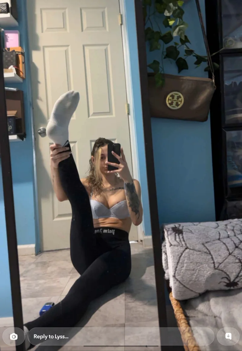 Foot slut exposed image 6