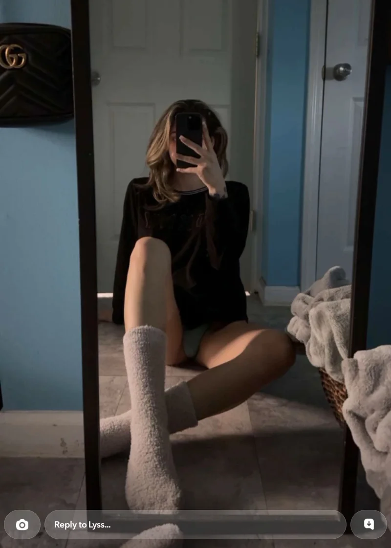 Foot slut exposed image 9