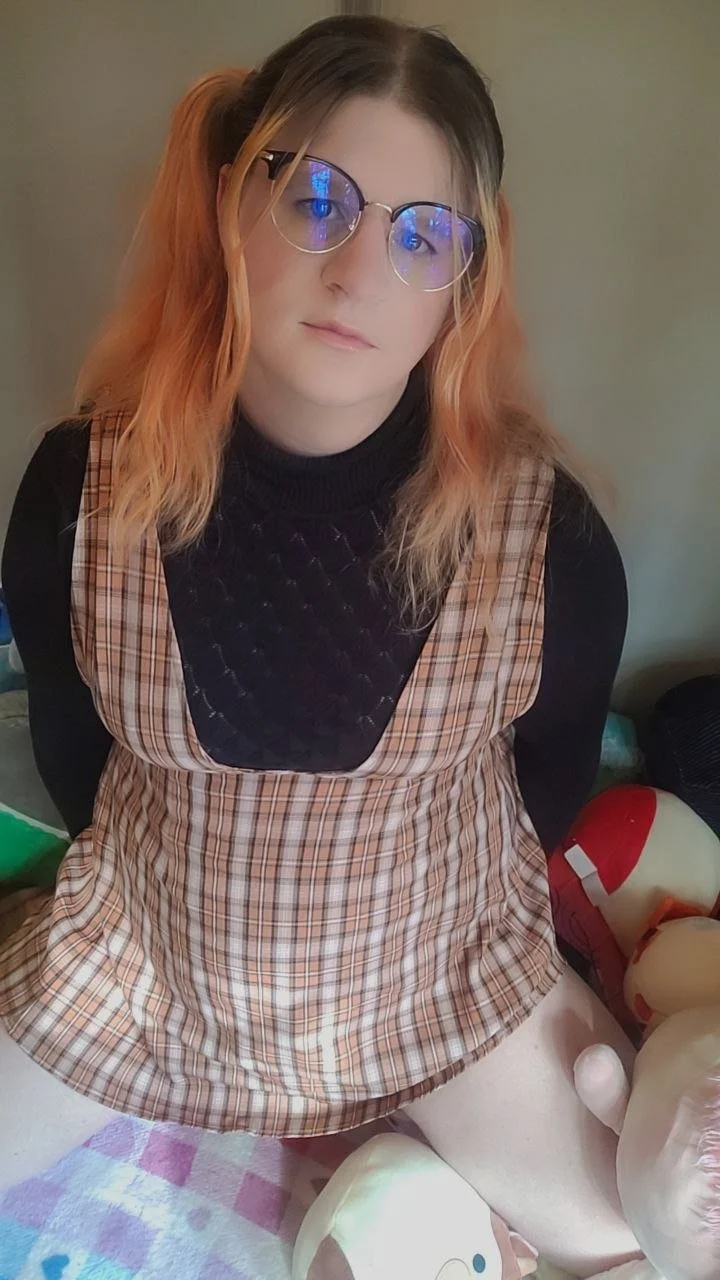 Sissy Bookworm image 2
