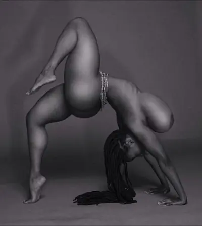🎦👑Pretty, Busty, African cover image