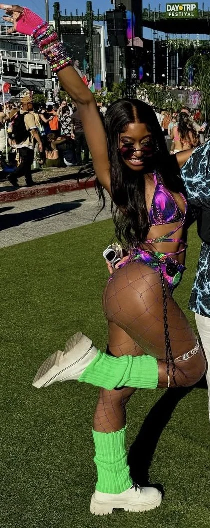 bubble butt and she flaunts it, goon fuel image 11