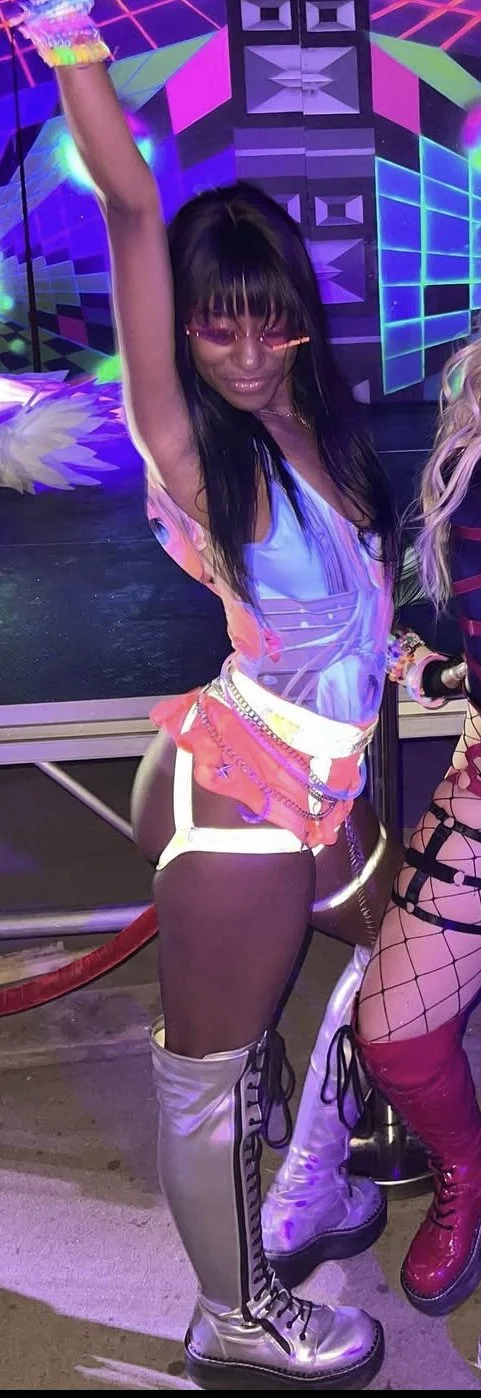 bubble butt and she flaunts it, goon fuel image 13