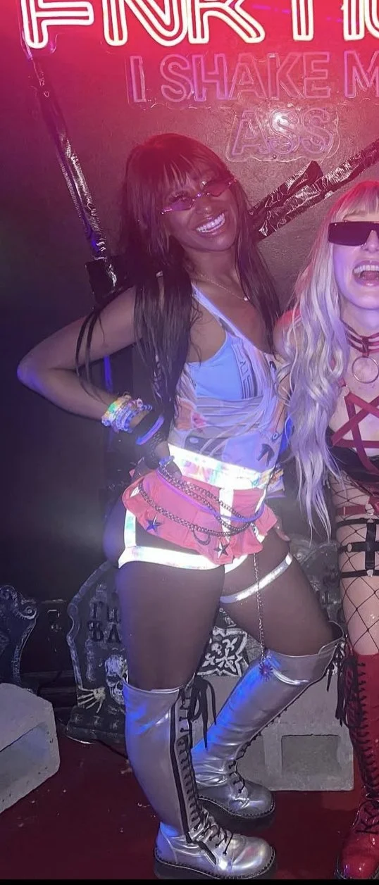 bubble butt and she flaunts it, goon fuel image 14