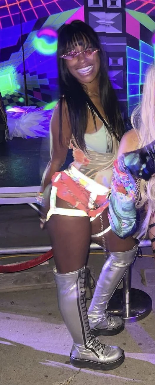 bubble butt and she flaunts it, goon fuel image 15