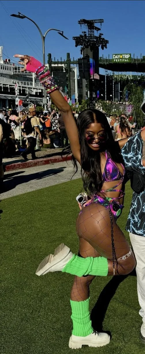 bubble butt and she flaunts it, goon fuel image 16