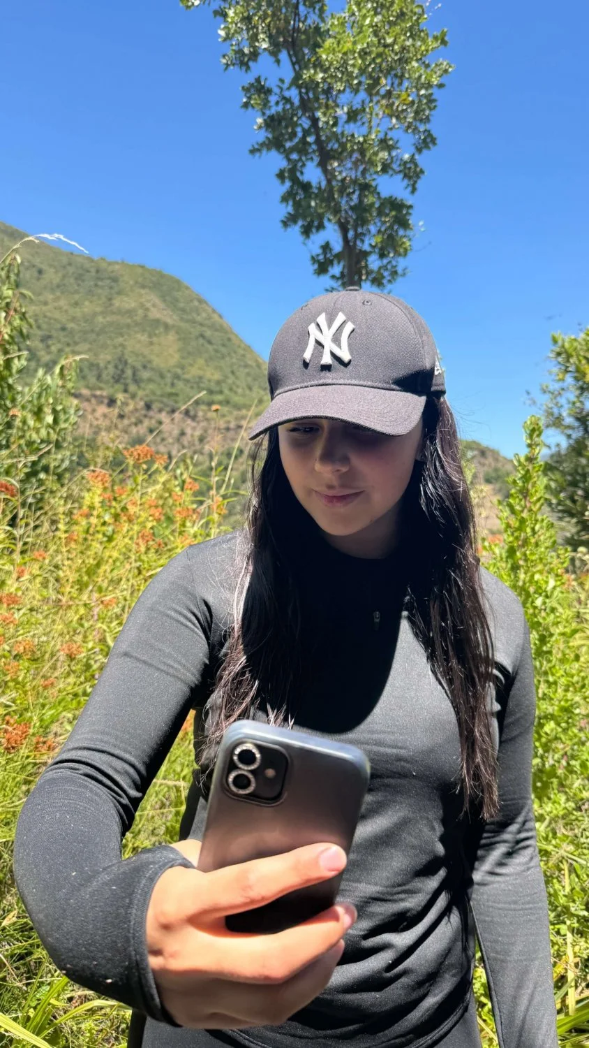 Trolita Argentina sexy flaca culona rica cojiendo y montando verga a su amigo image 1