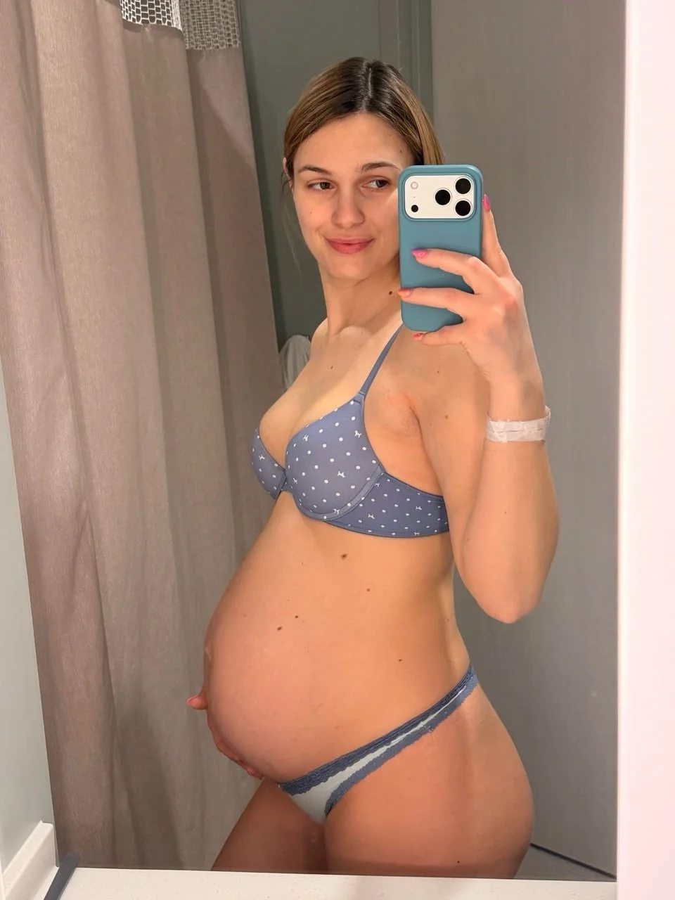 OMG this freaky mother of 4 image 10