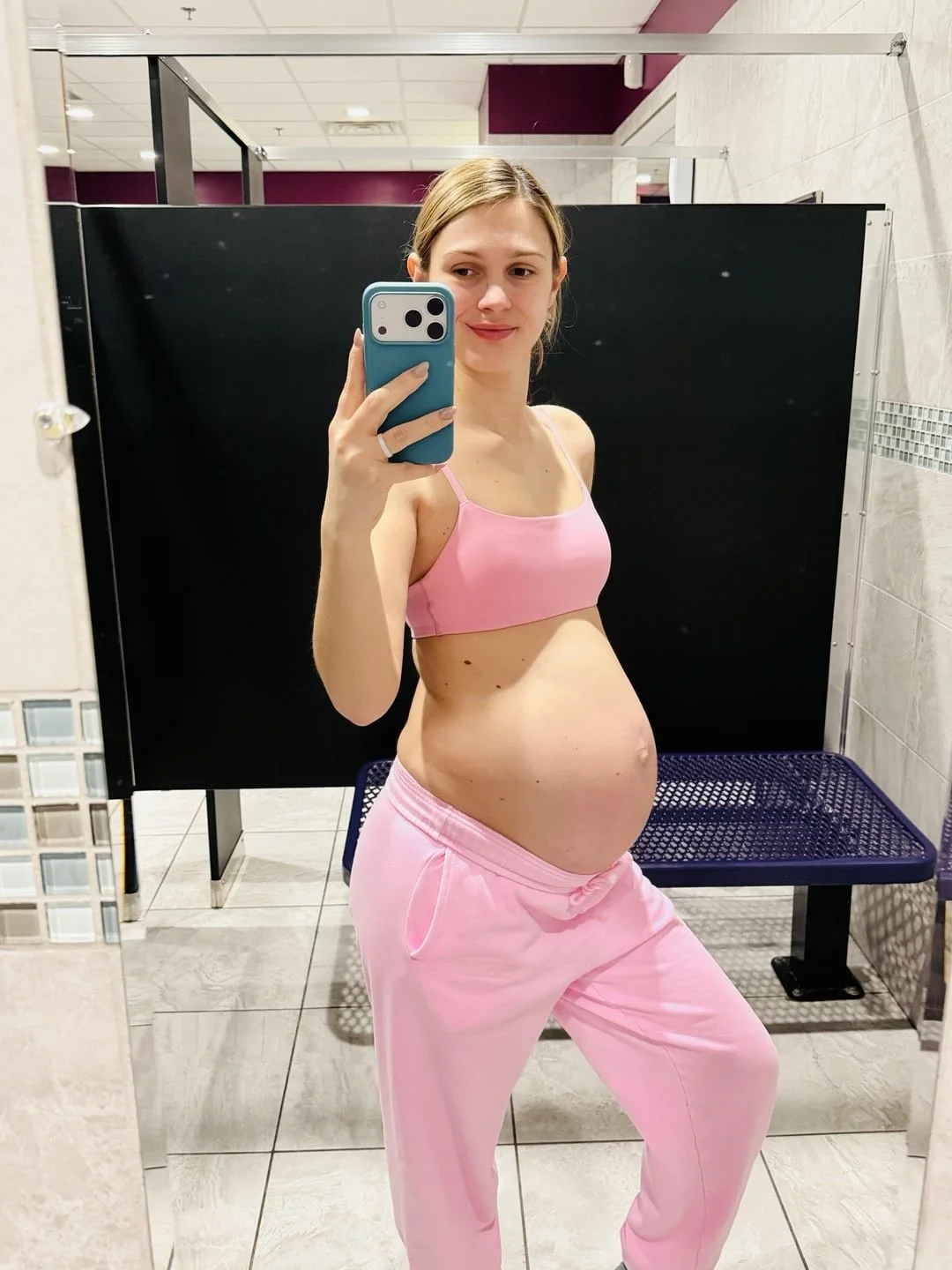 OMG this freaky mother of 4 image 35