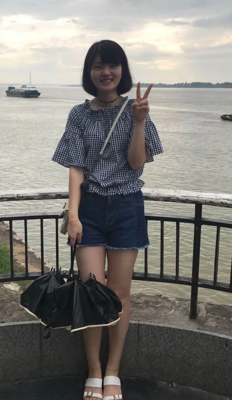 Ke Mingxing clothed image 2