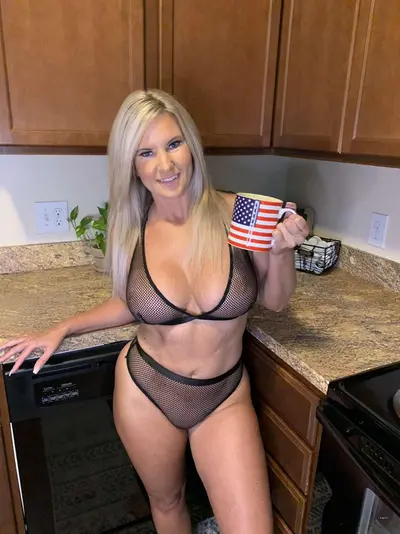 Ohio hotwife Lori Zamora cover image
