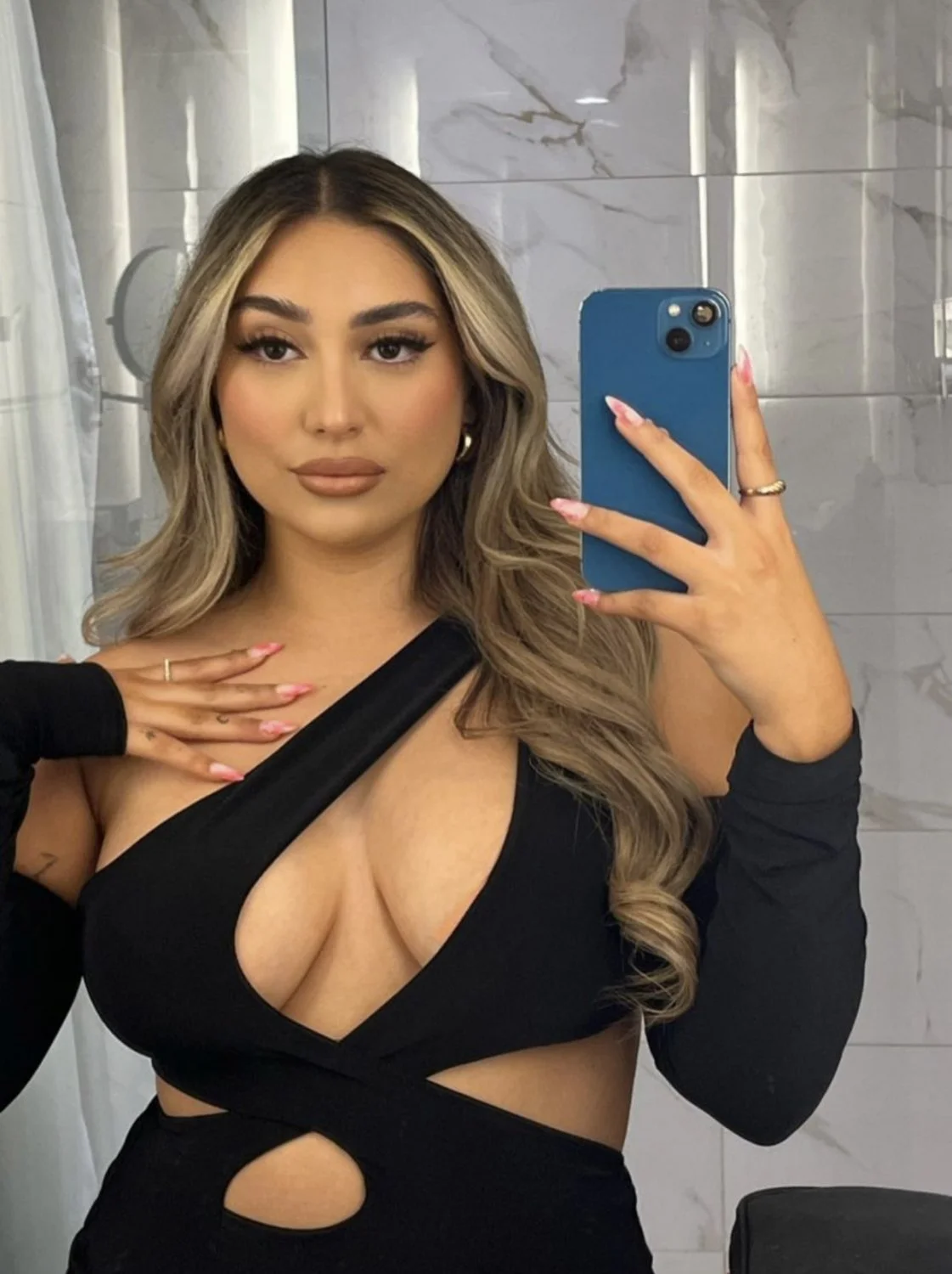 Sexy SoCal Latina baddie Liz image 10