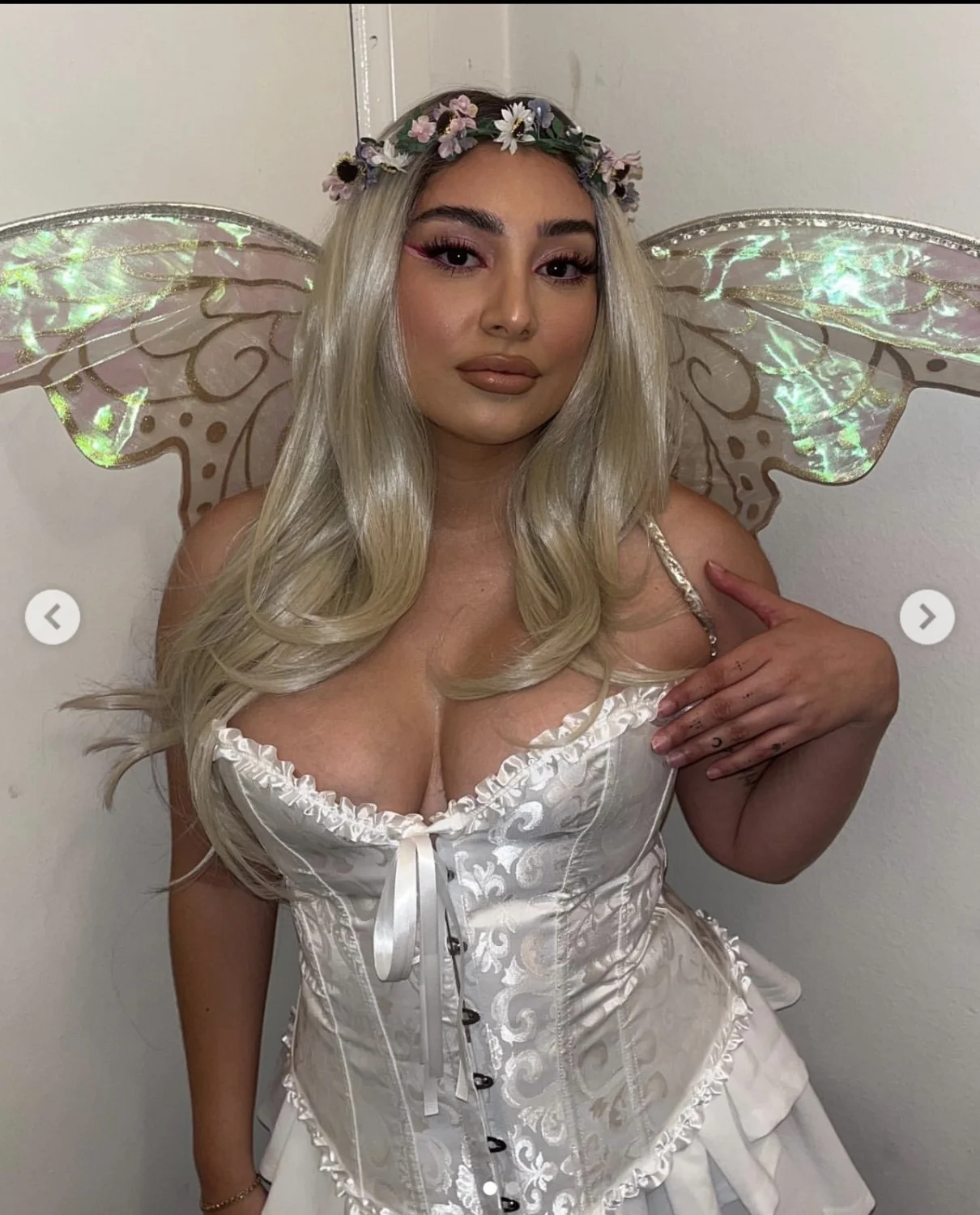 Sexy SoCal Latina baddie Liz image 13