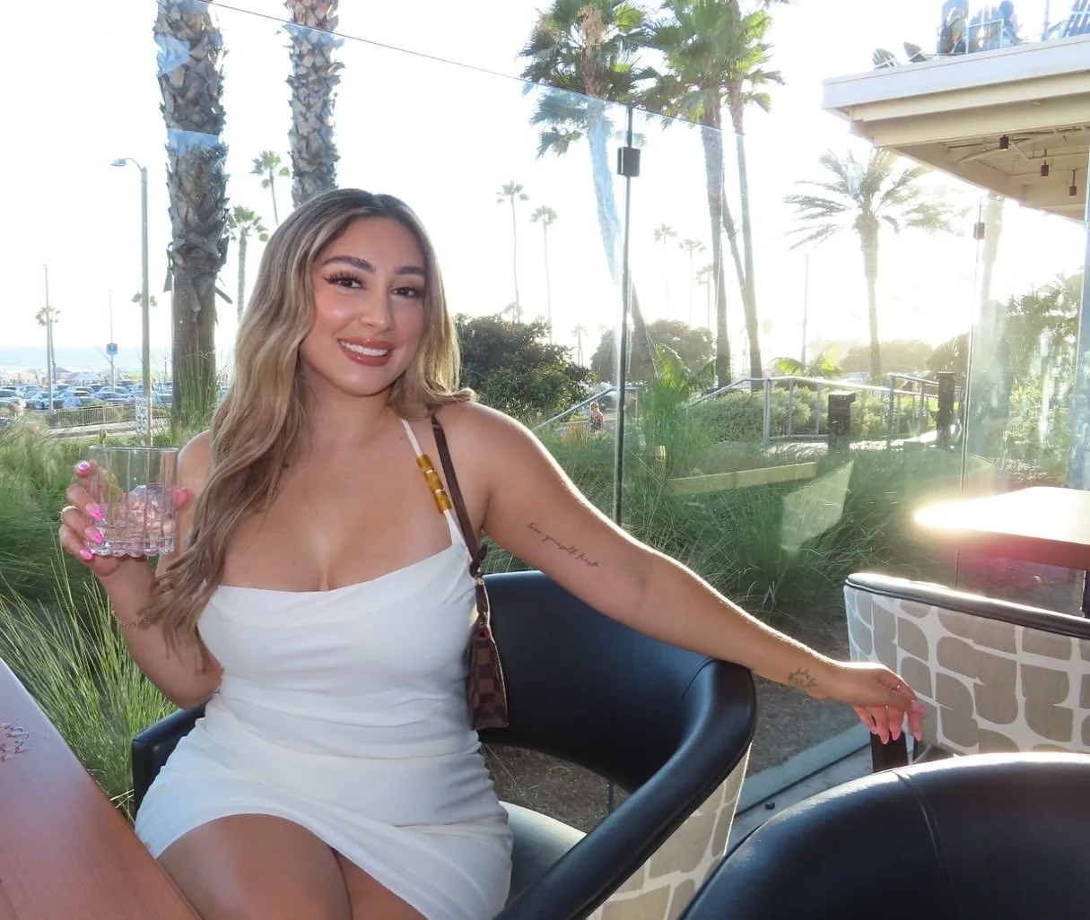 Sexy SoCal Latina baddie Liz image 16
