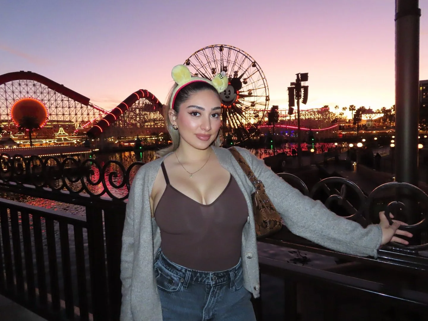Sexy SoCal Latina baddie Liz image 17