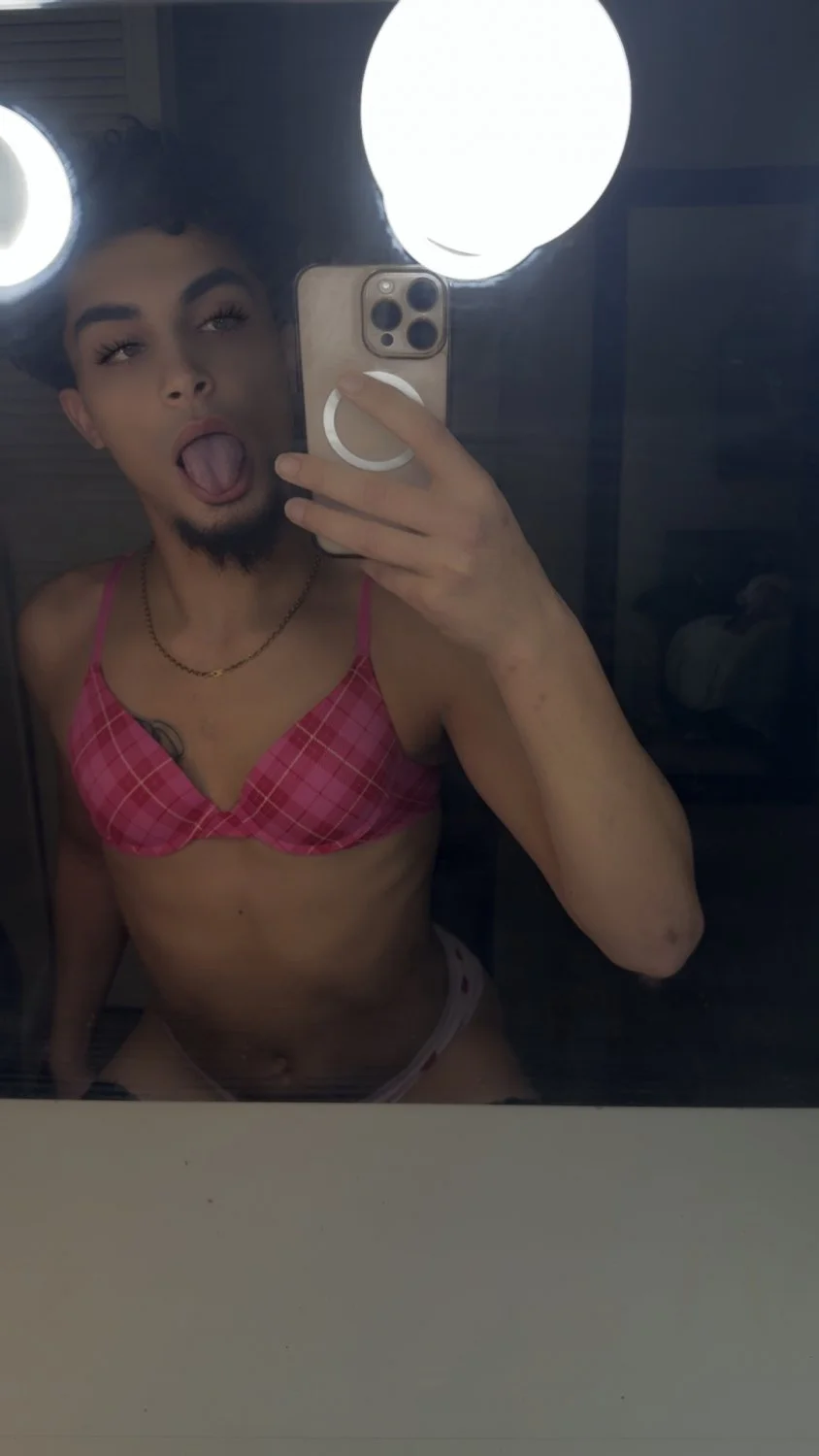 Boyfriend wears girls clothes image 3