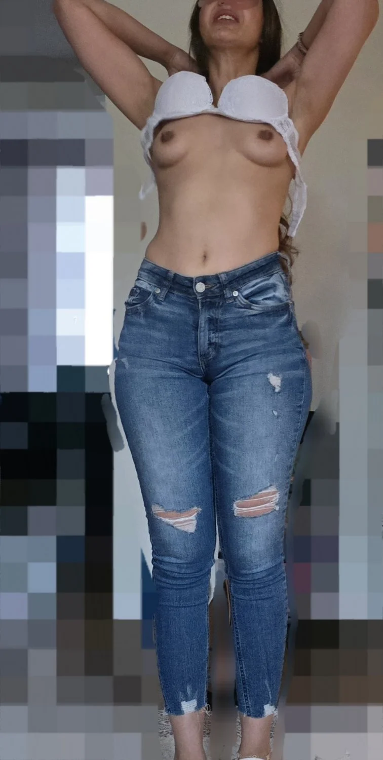 My sexy, titty sister-in-law 🍒🍒🥵🥵🤤🤤🍒🍒 image 2