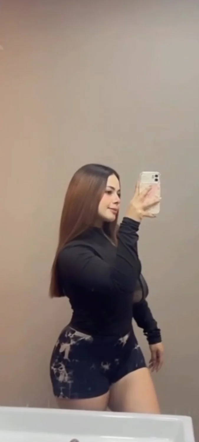 Girl puta hermosa y ricas piernas de gym sexy main image