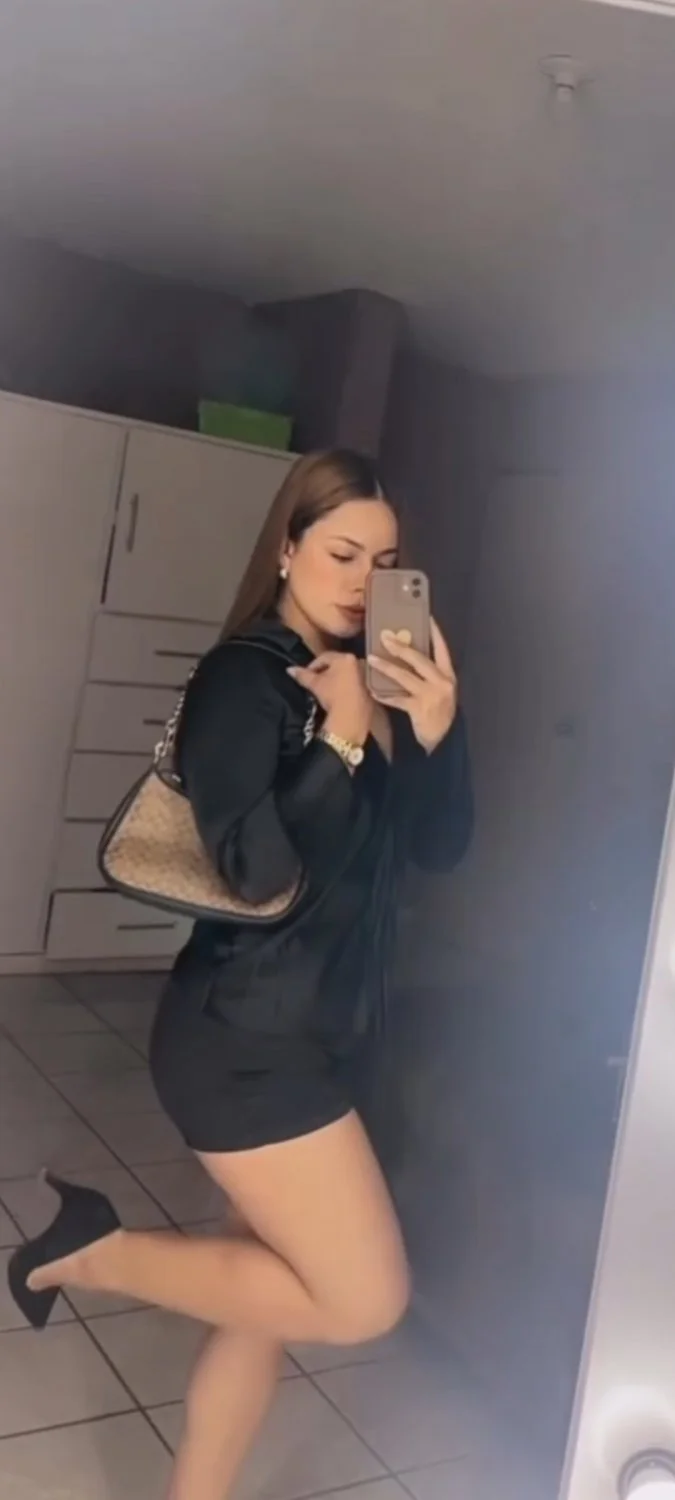 Girl puta hermosa y ricas piernas de gym sexy image 5