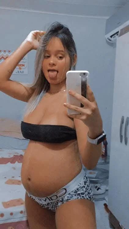 Puta do corno famosinha do insta, adora se expor pros macho gozar pra ela image 24