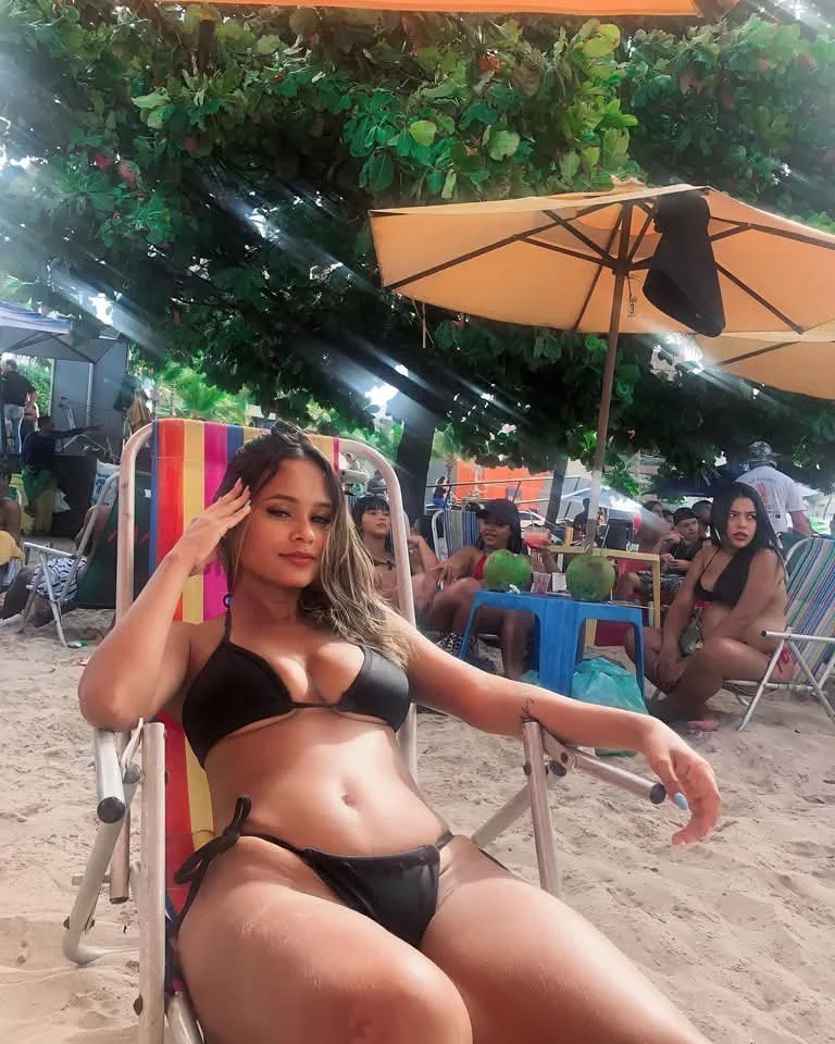 Puta do corno famosinha do insta, adora se expor pros macho gozar pra ela image 31