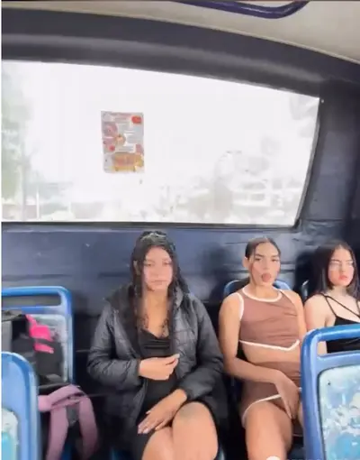 Two horny Colombians in a bus doing freaky shit cover image