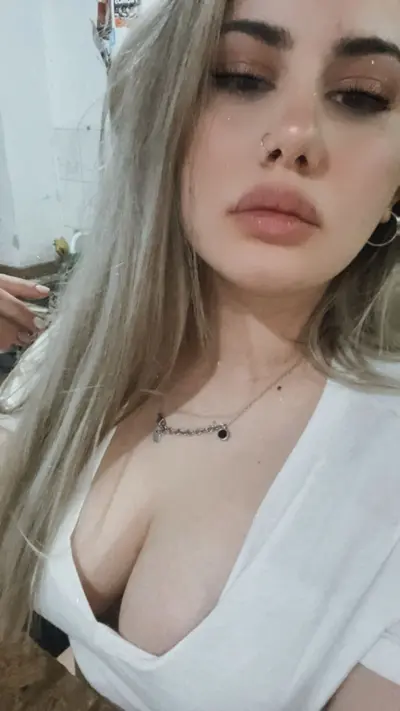 Trola Argentina Exnovia rubia hermosa culona y enormes tetas ricas nudes #3 cover image