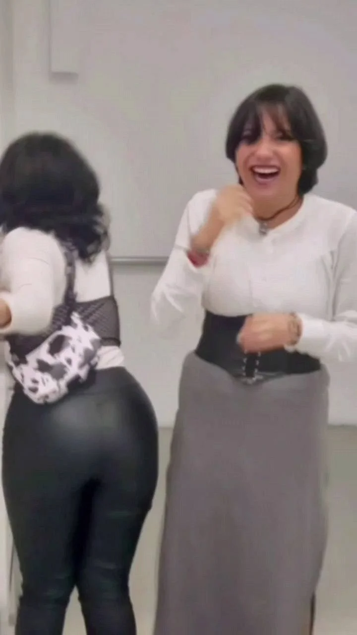 Latina expuesta image 4