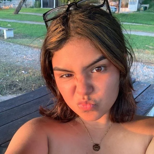 Latina expuesta image 6