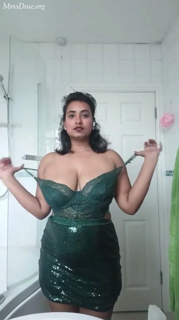 Indian chubby bitch show her boobs image 3