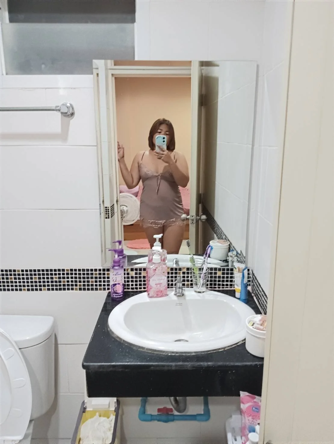 Pinay hot single mom image 2