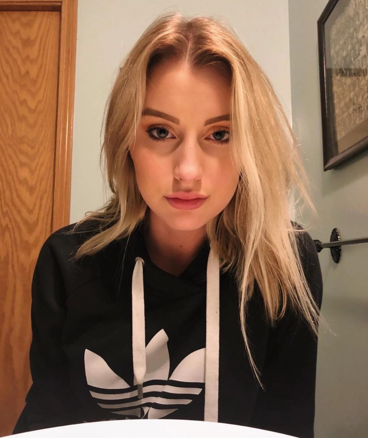 Pretty blonde snow bunny with a sexy body image 2