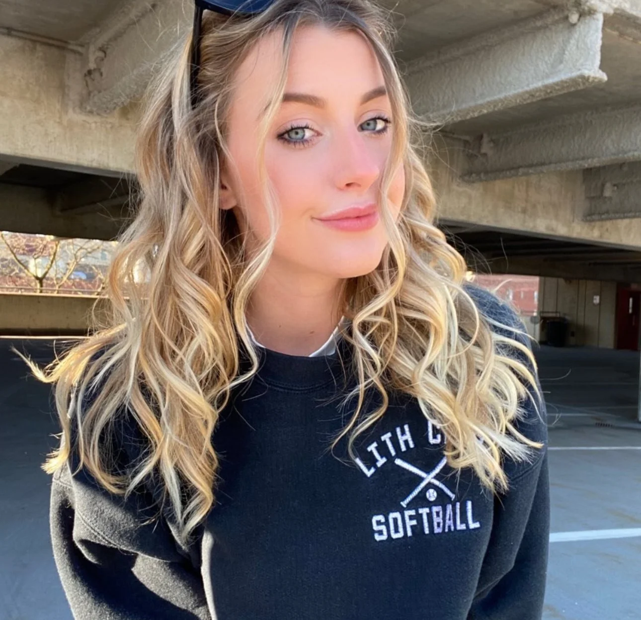 Pretty blonde snow bunny with a sexy body image 3