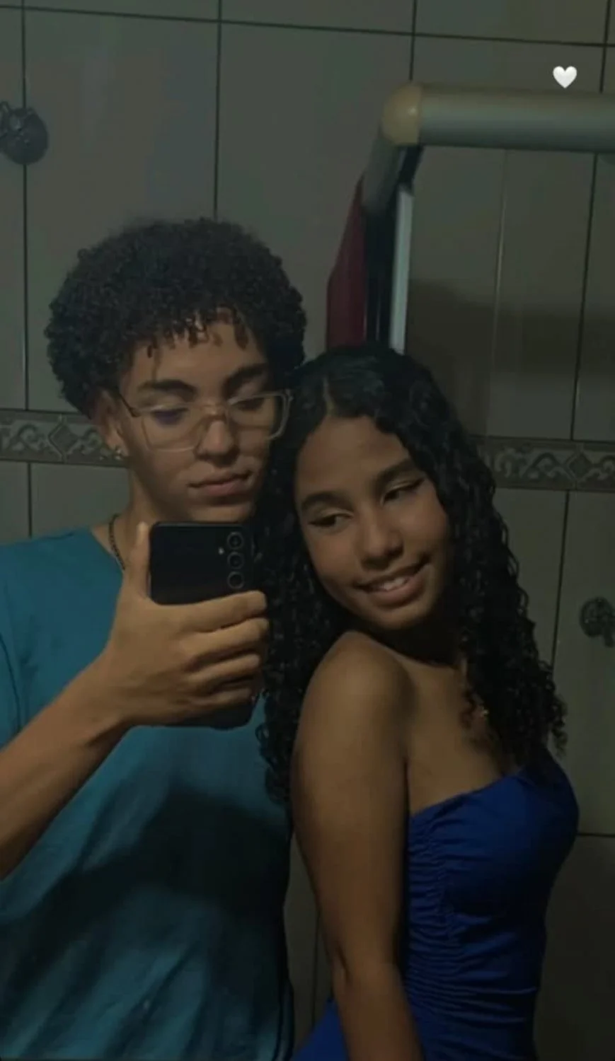 Namoradinho querendo ser corno, exibindo a moreninha gostosa dele, rola é oq não vai faltar pra ela main image