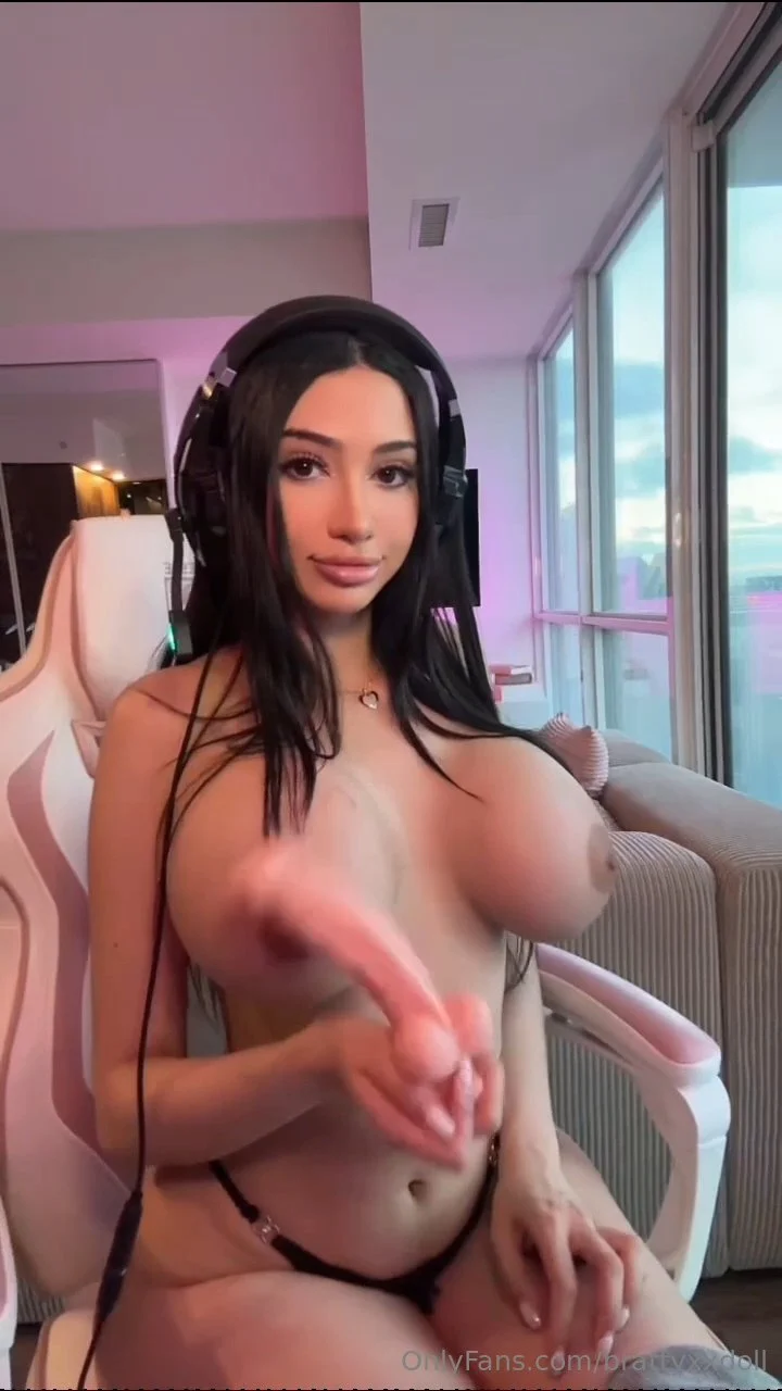 Bimbo gamberger playing with dildo image 7