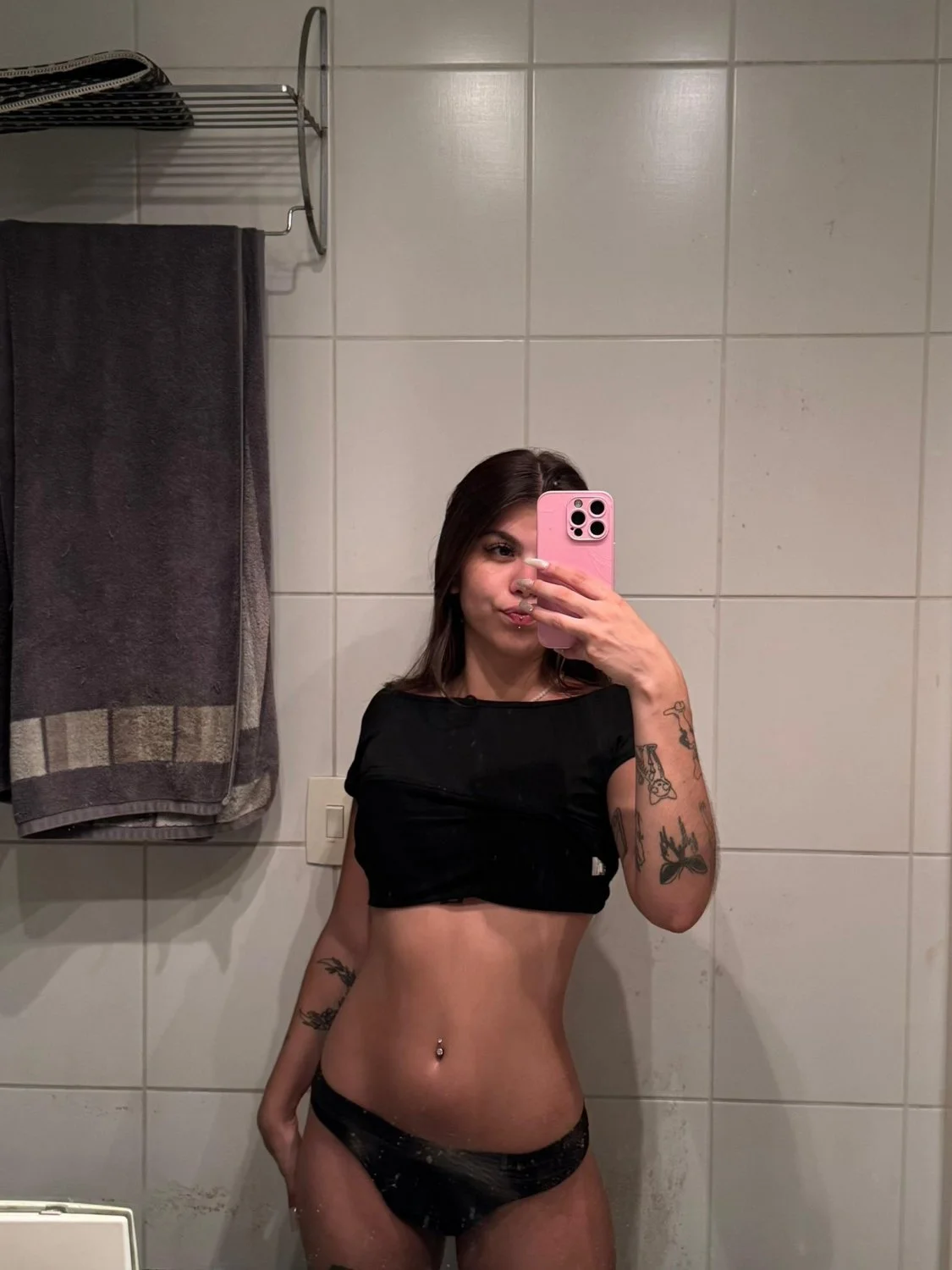 Novinha tatuada image 15