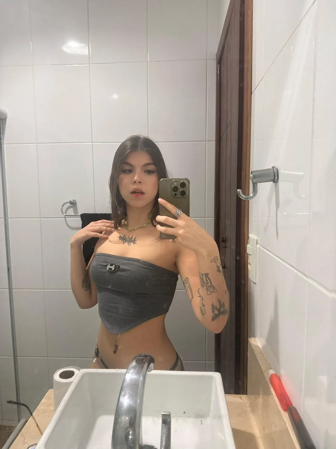 Novinha tatuada image 27