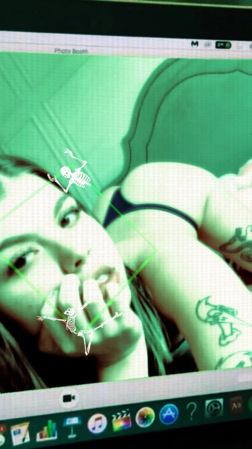 Novinha tatuada image 3