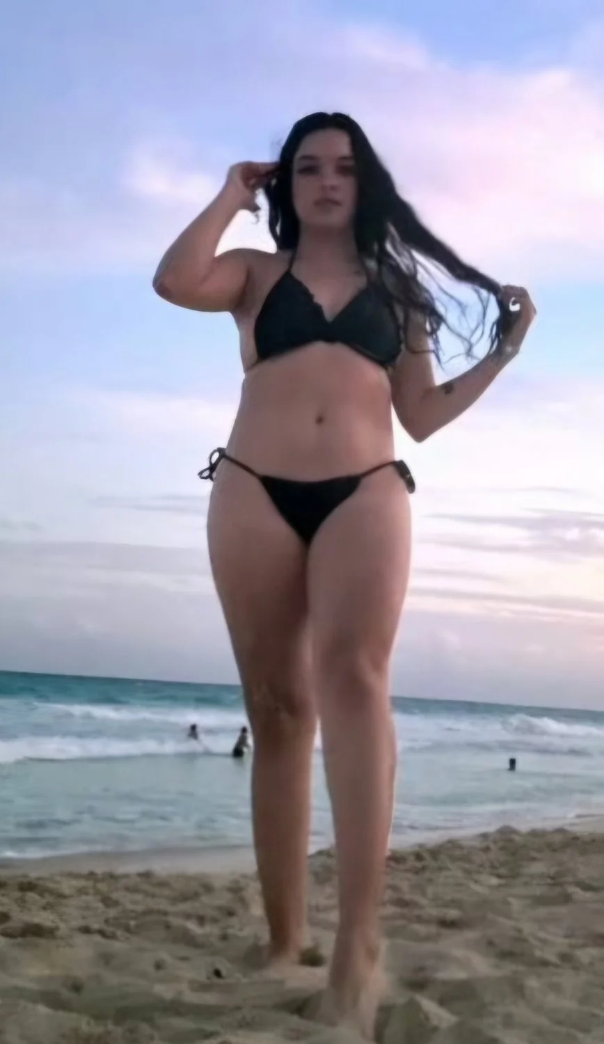 Mayra g image 19