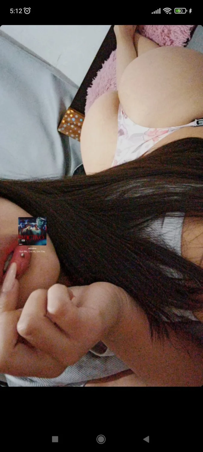 Nalgona exhibida por hermano image 4