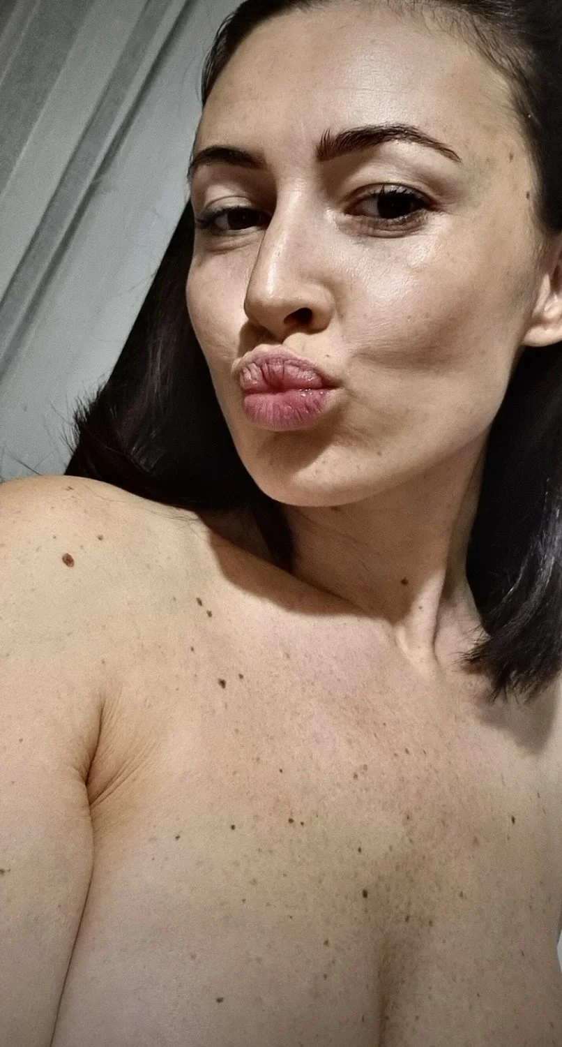 Amadora gostosa safada mostrando sua buceta image 5